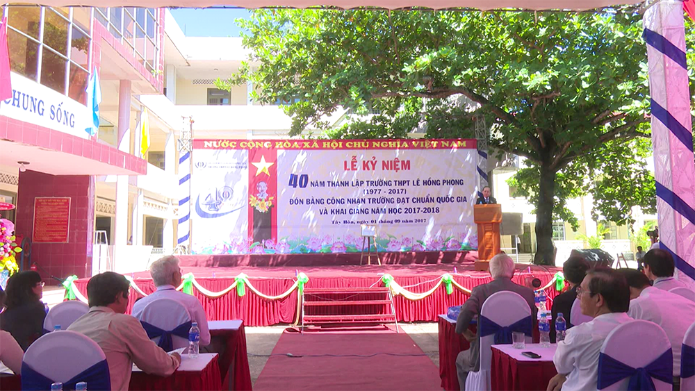 Kỷ niệm 40 năm thành lập trường Trường THPT Lê Hồng Phong