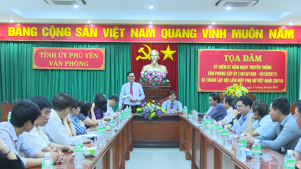 Bí thư Tỉnh ủy Huỳnh Tấn Việt phát biểu tại tọa đàm