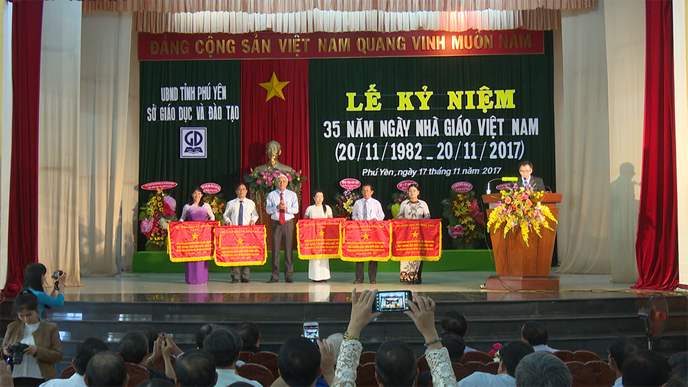 Kỷ niệm 35 năm ngày Nhà giáo Việt Nam