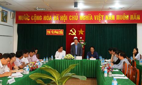 Chủ tịch UBND tỉnh Hoàng Văn Trà làm việc nhanh với UBND TX Sông Cầu nhân dịp đầu năm mới