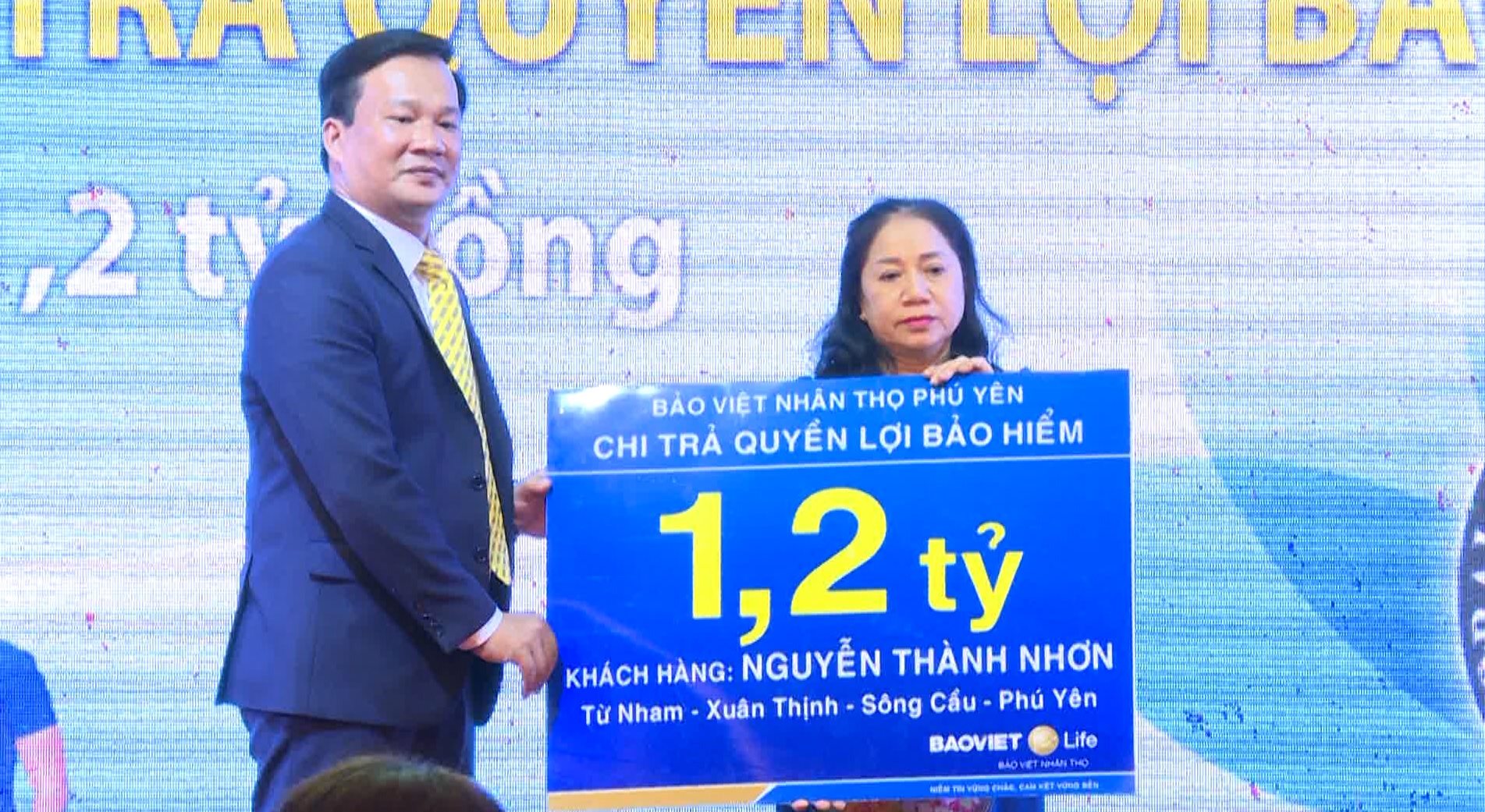 Bảo Việt Nhân Thọ Phú Yên chi trả quyền lợi bảo hiểm 1,2 tỷ đồng tại Thị xã Sông Cầu