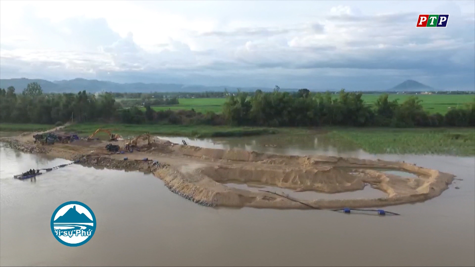 Gia tăng tình trạng khai thác cát trên sông Ba