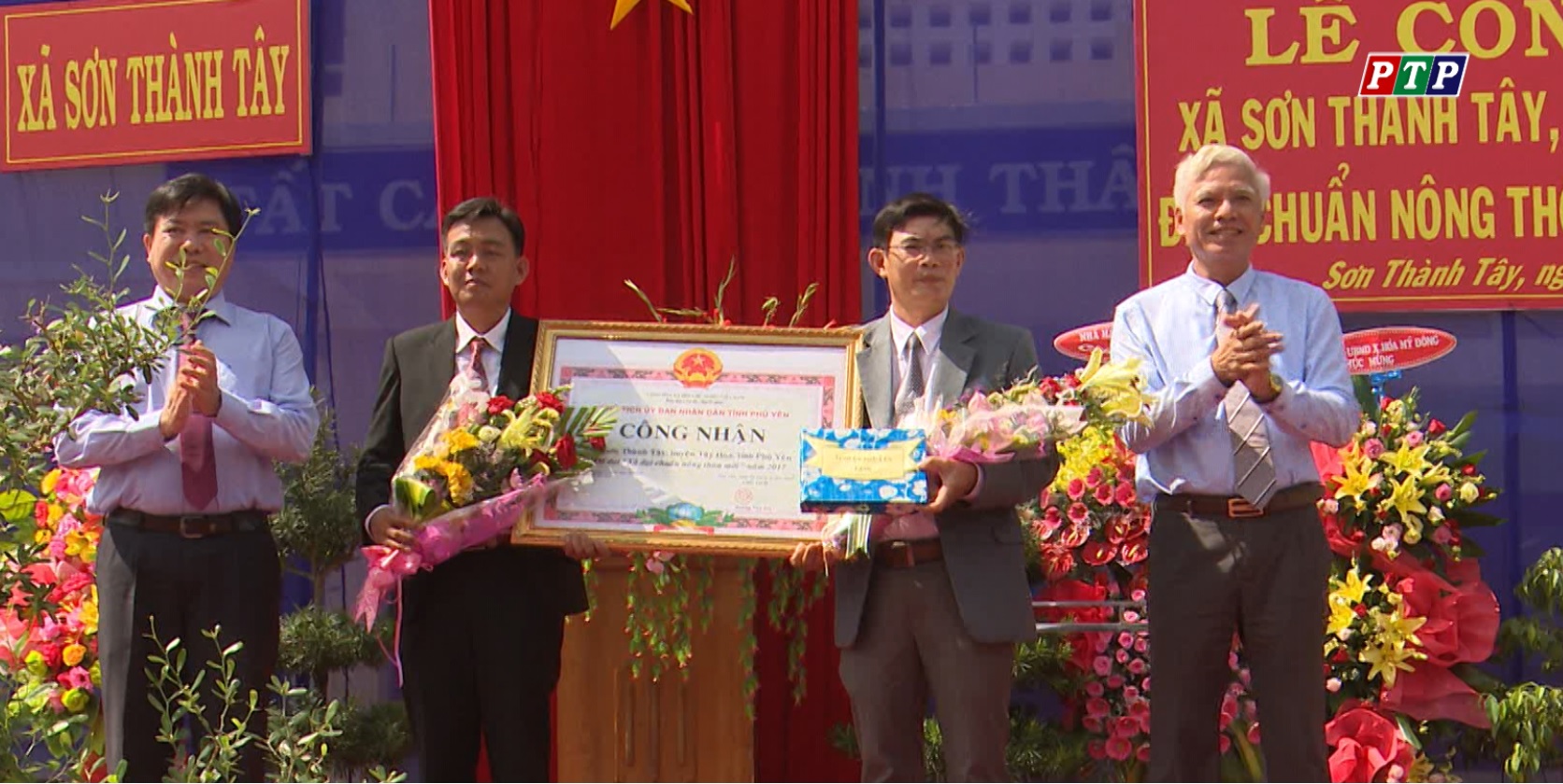 Xã Sơn Thành Tây đón nhận Bằng công nhận đạt chuẩn nông thôn mới năm 2017