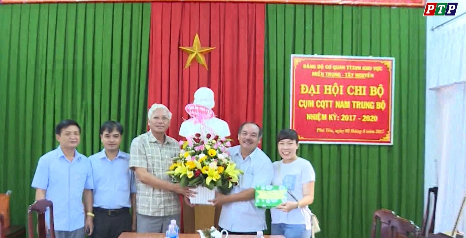 Phó Bí thư Thường trực Tỉnh ủy Lương Minh Sơn thăm Cơ quan thường trú TTXVN tại Phú Yên