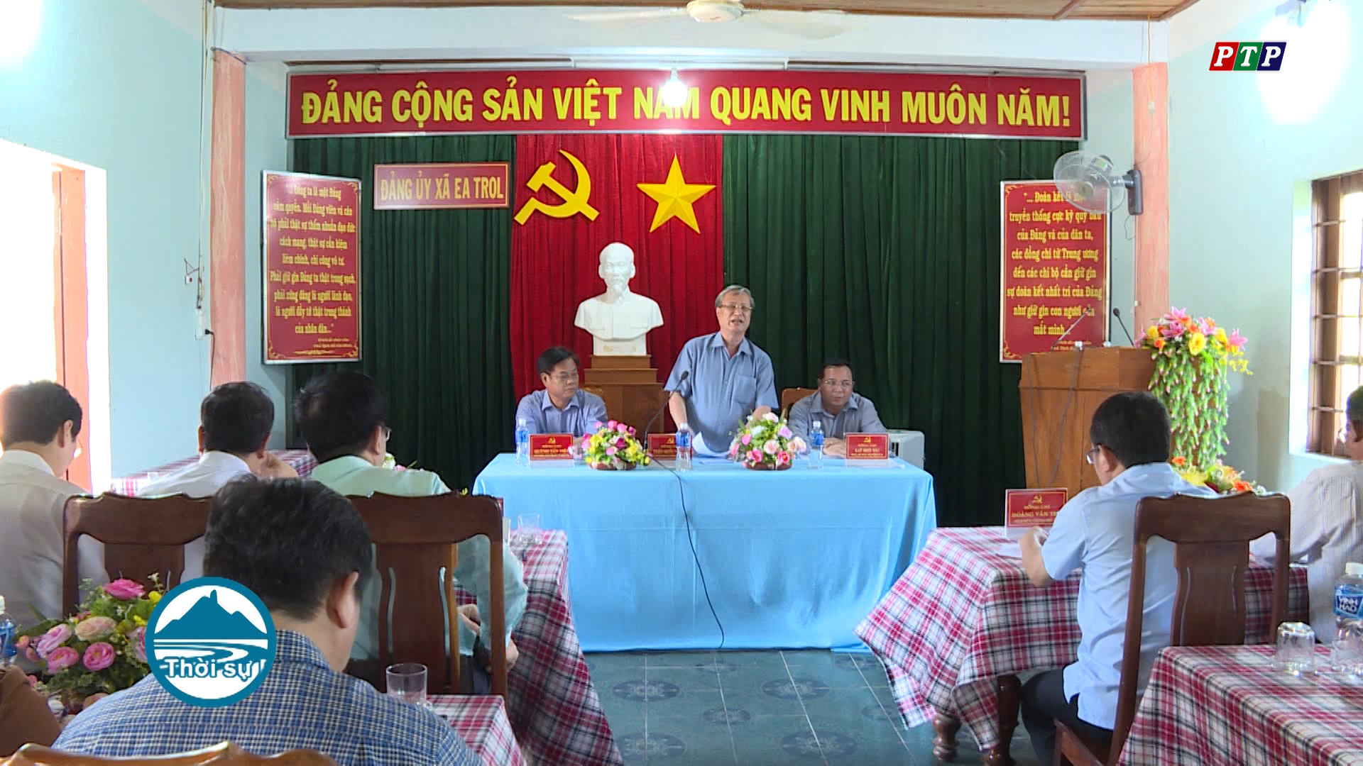 Đồng chí Trần Quốc Vượng, Uỷ viên Bộ Chính trị, Thường trực Ban Bí thư thăm và làm việc tại huyện Sông Hinh