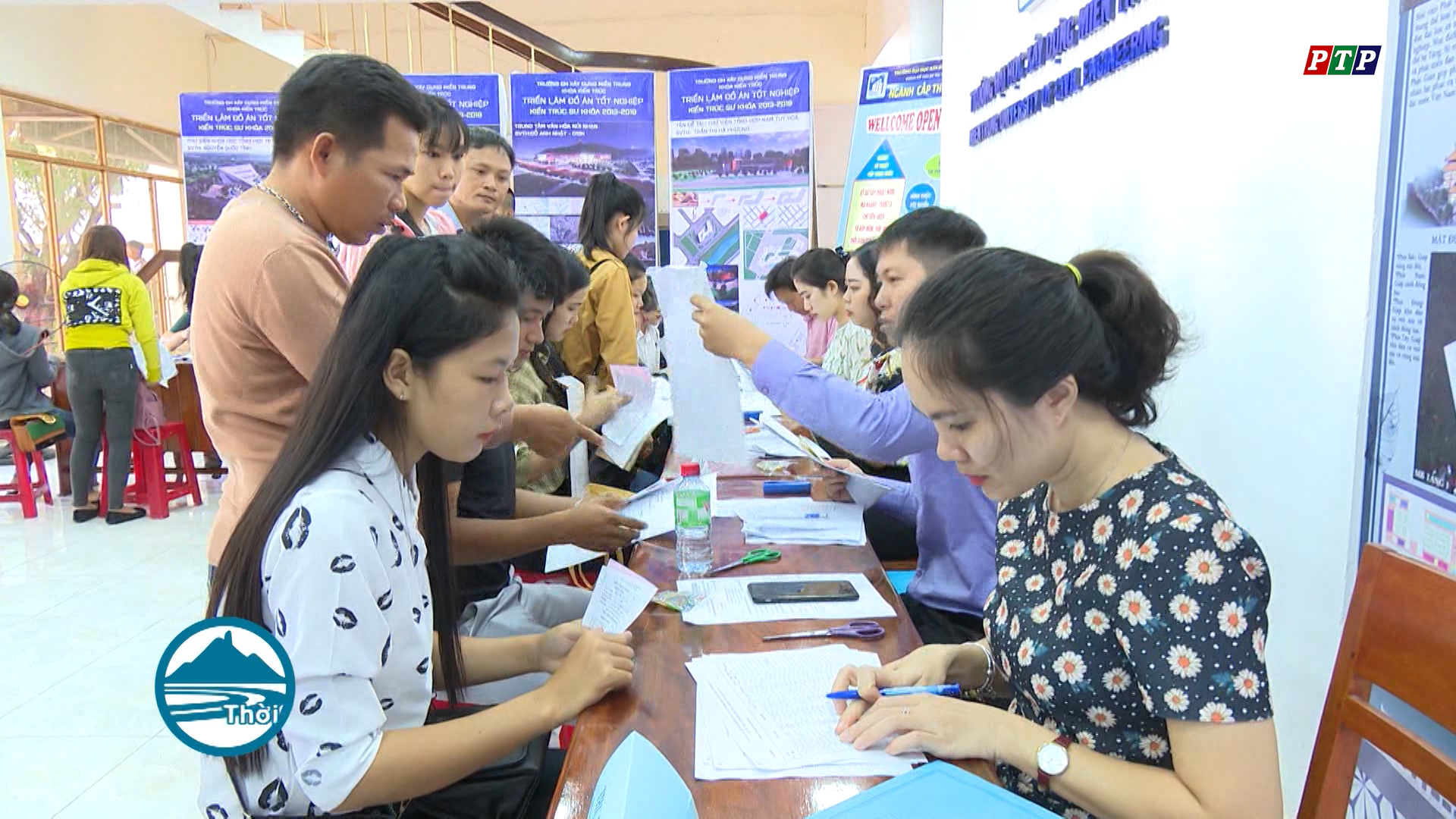 Trường Đại học XDMT tổ chức cho thí sinh nhập học