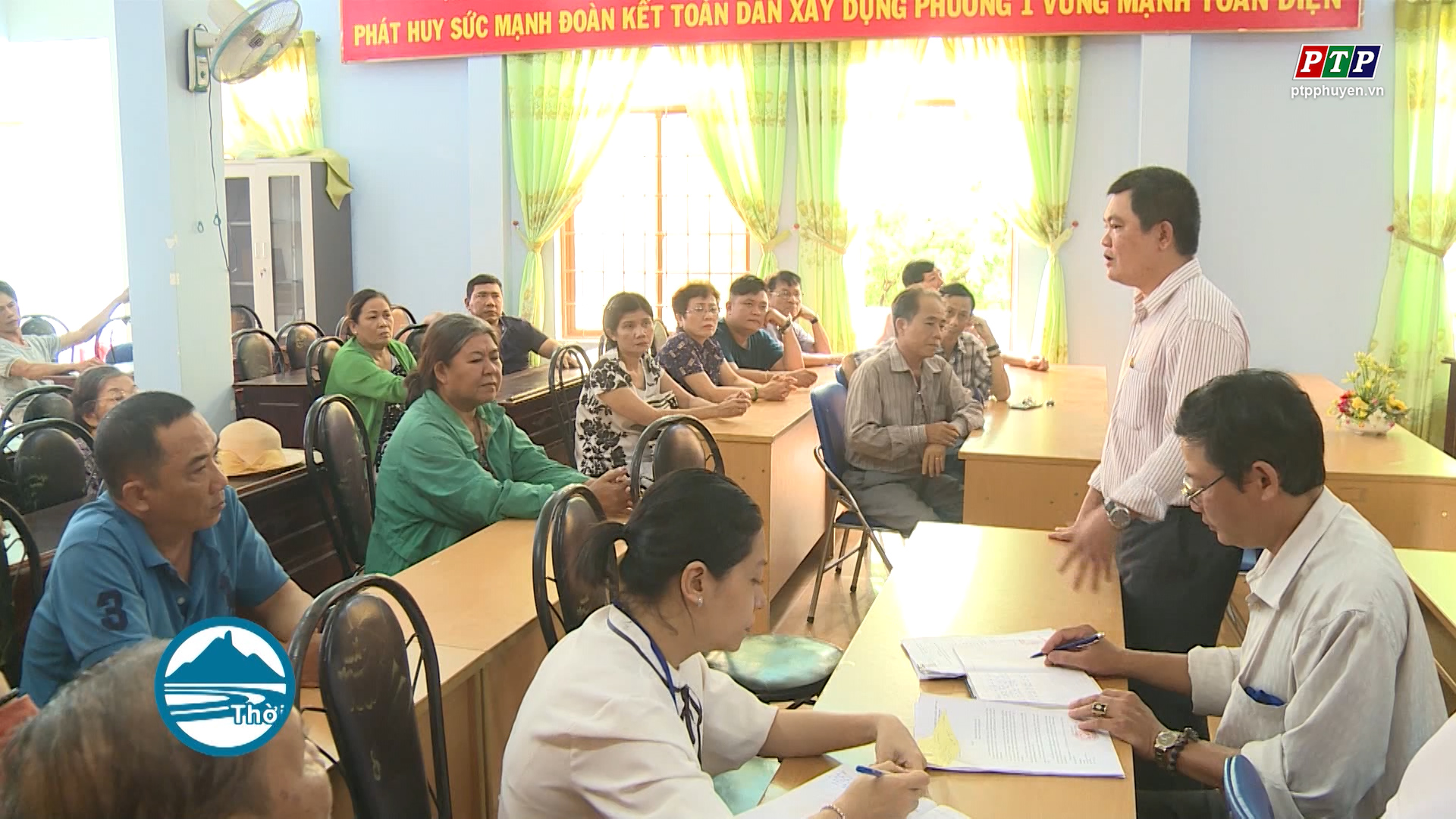UBND thành phố đối thoại các hộ bị ảnh hưởng sạt lở Núi Nhạn