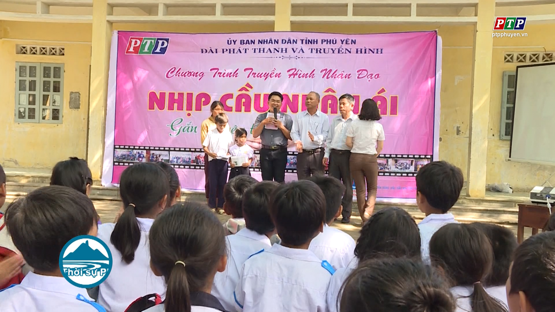 Chương trình Nhịp cầu Nhân ái kết nối ủng hộ 180 triệu đồng 3 chị em mồ côi