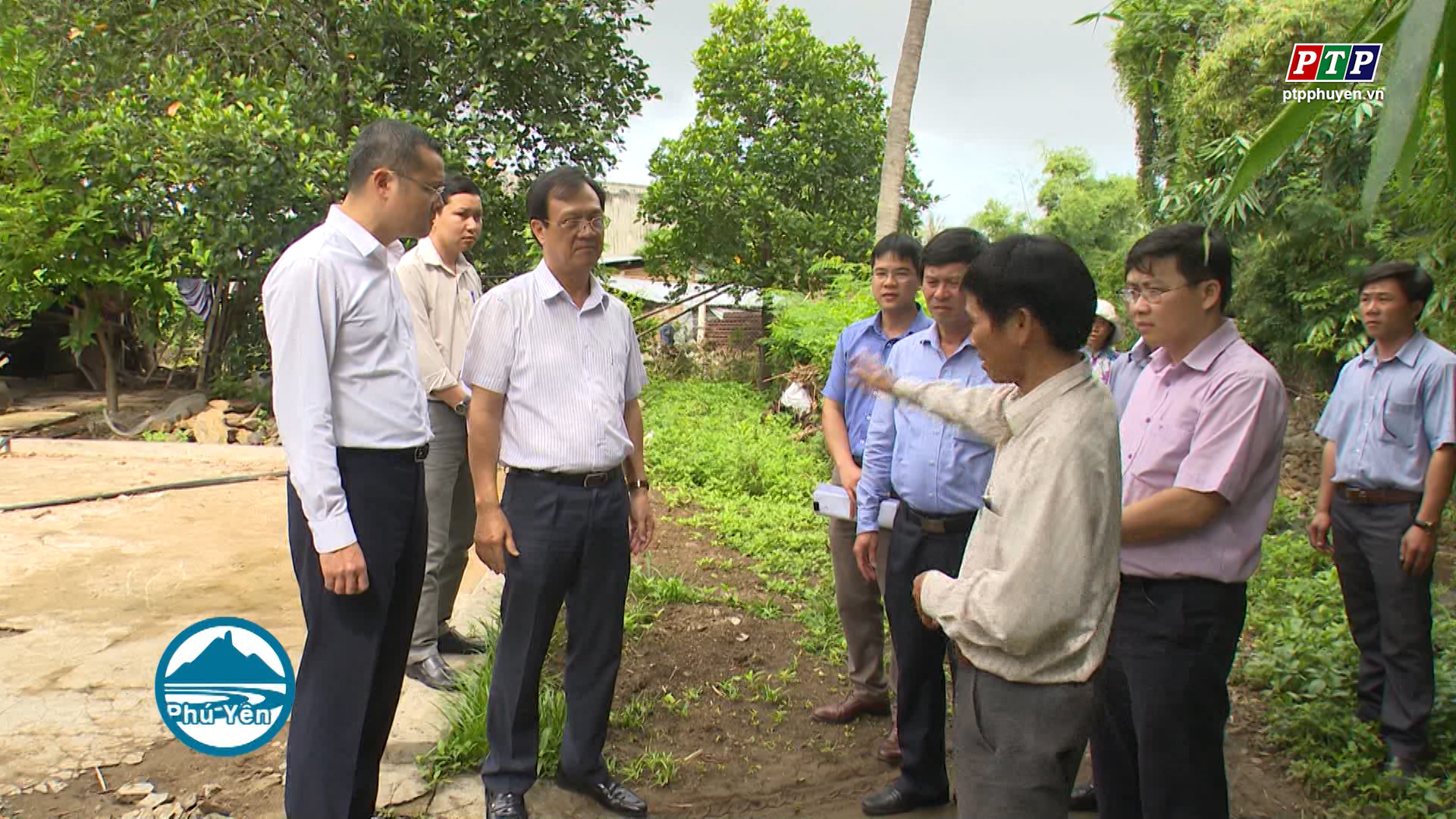 Lãnh đạo tỉnh kiểm tra việc khắc phục Quốc lộ 1 và một số hộ dân bị ngập nước tại huyện Tuy An