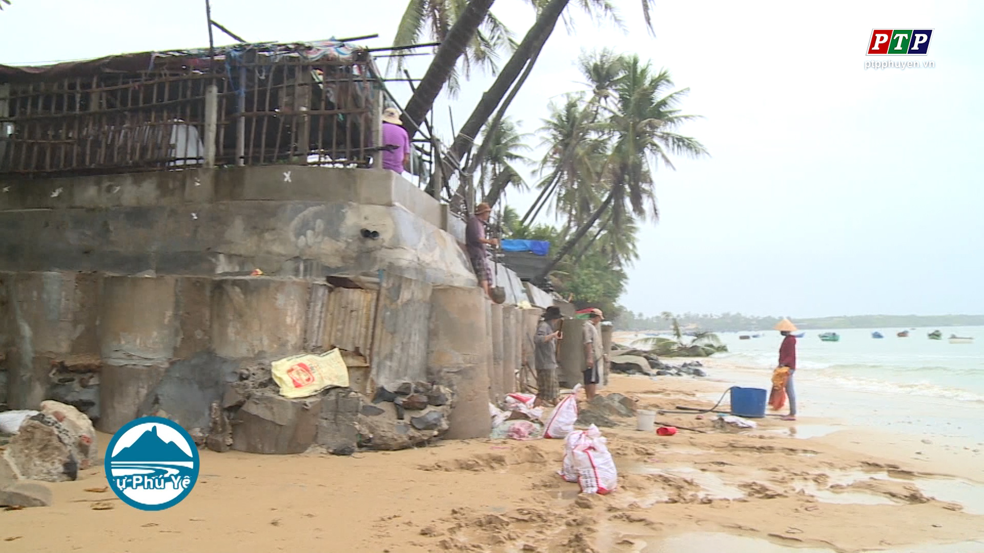 Làng biển Mỹ Quang Nam đối mặt với triều cường