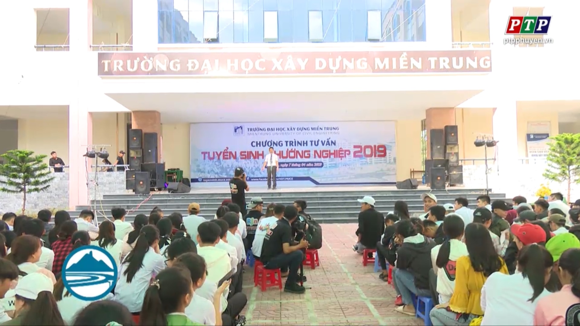 Hơn 600 học sinh tham gia tư vấn tuyển sinh hướng nghiệp năm 2019