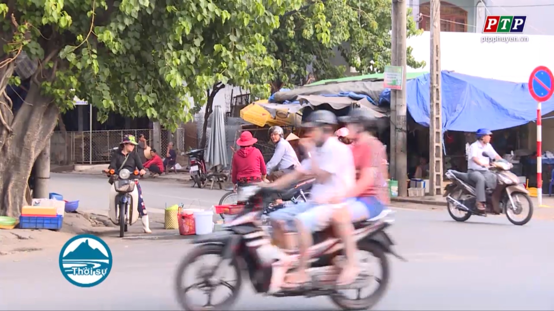 Nguy hiểm từ những điểm buôn bán tự phát