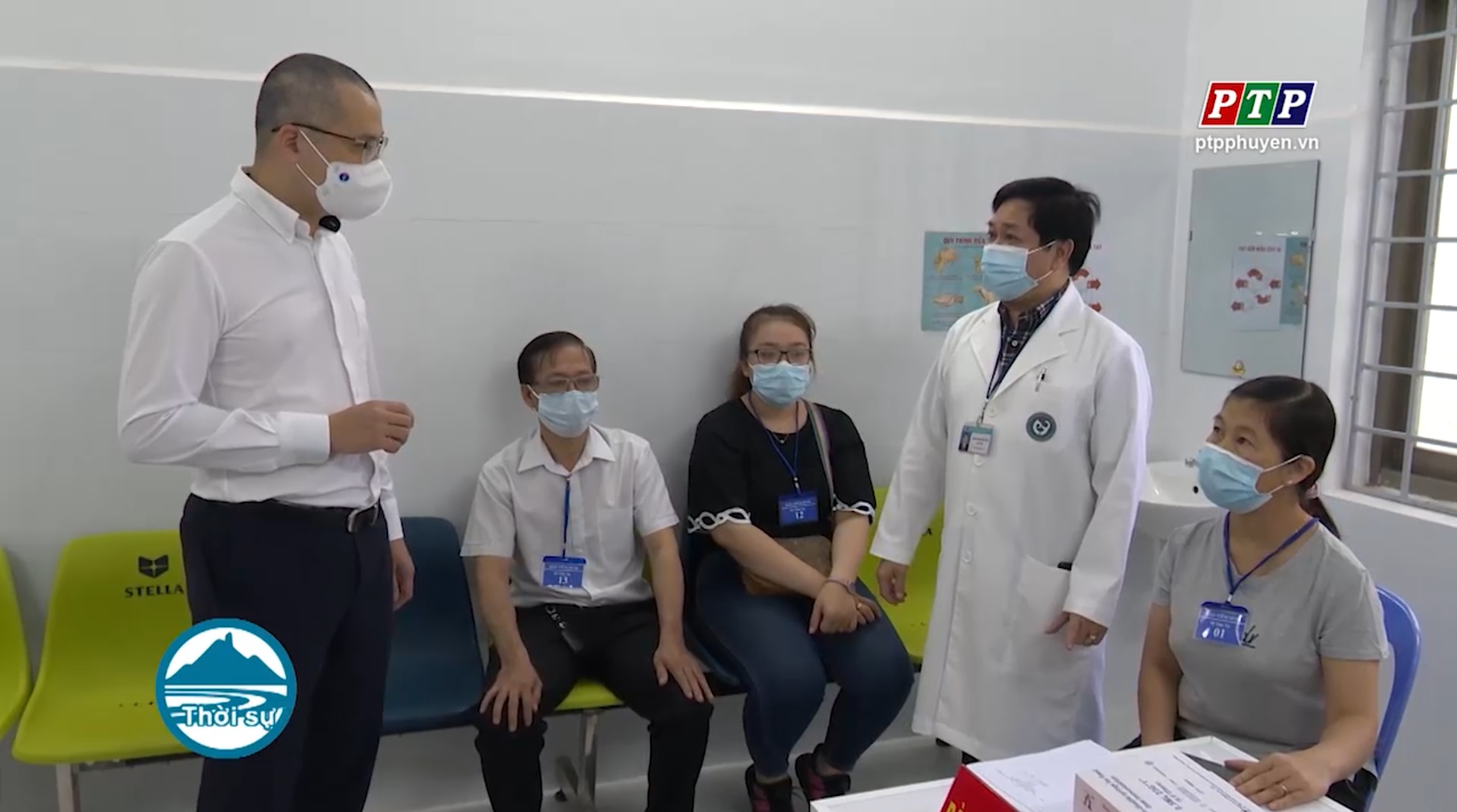 Bí thư Tỉnh ủy thăm điểm tiêm vắc xin Covid-19 tại Bệnh viện đa khoa tỉnh