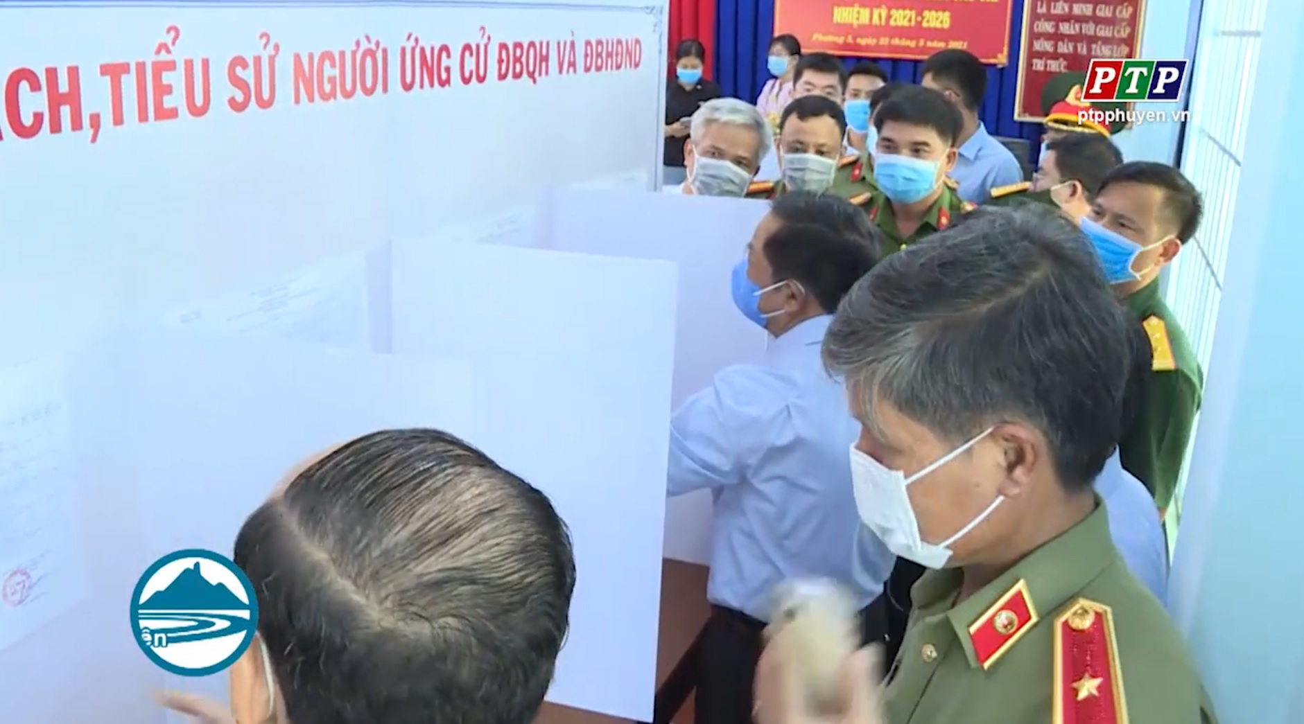 Phó Chủ tịch Quốc hội Đỗ Bá Tỵ kiểm tra, giám sát công tác chuẩn bị bầu cử tại Thành phố Tuy Hòa