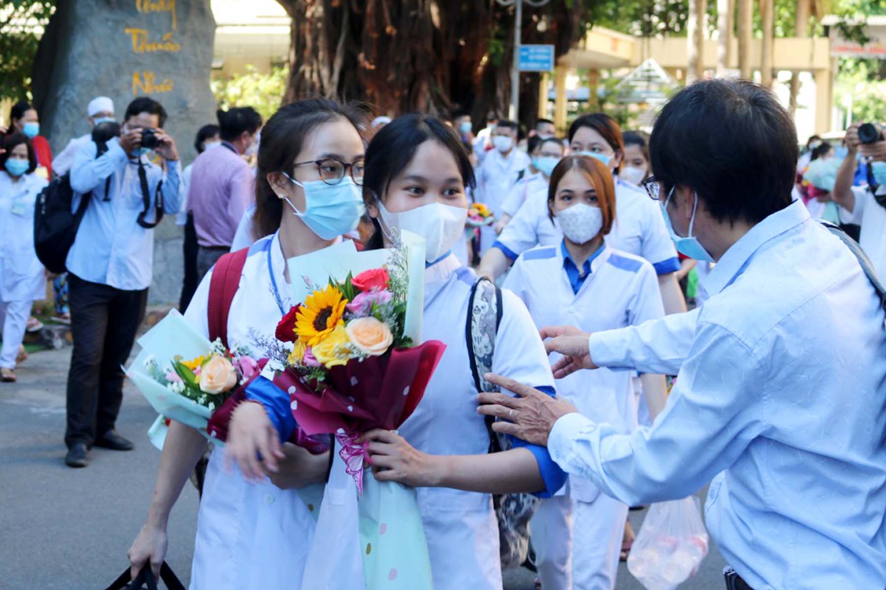 Cùng chung tay đẩy lùi dịch COVID-19