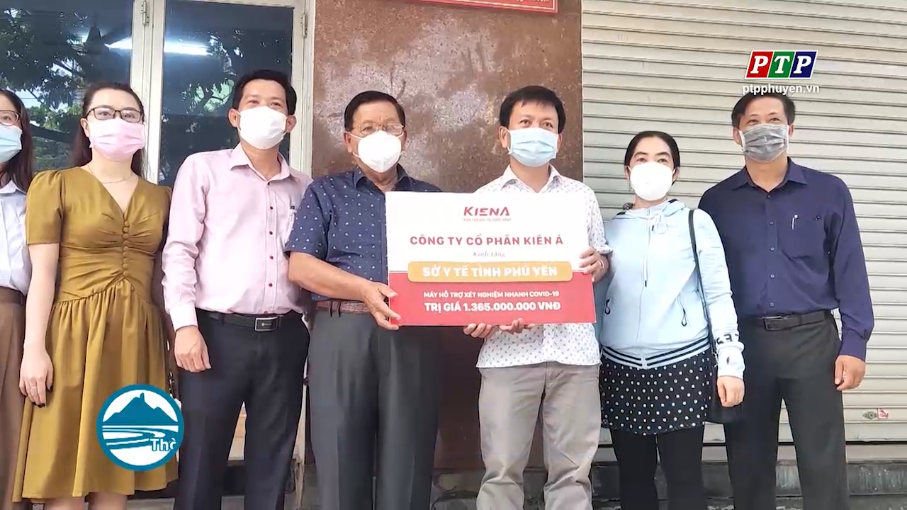 Công ty Cổ phần Kiến Á trao tặng Phú Yên máy hỗ trợ xét nghiệm nhanh COVID -19