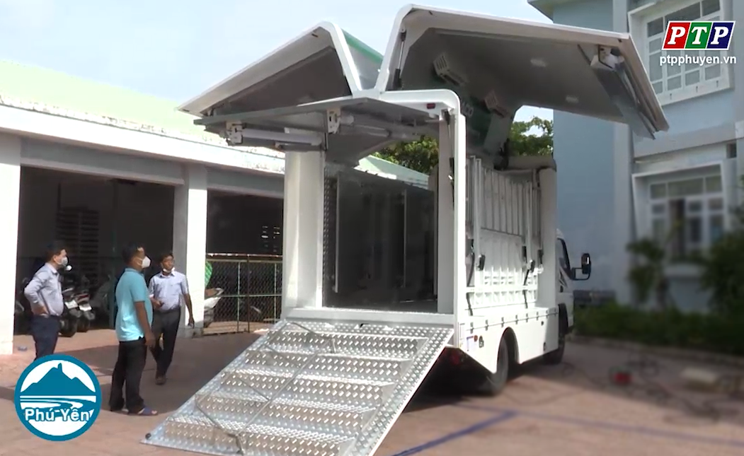 Phú Yên tiếp nhận 1 xe chuyên dụng tiêm chủng vắc xin ngừa COVID-19