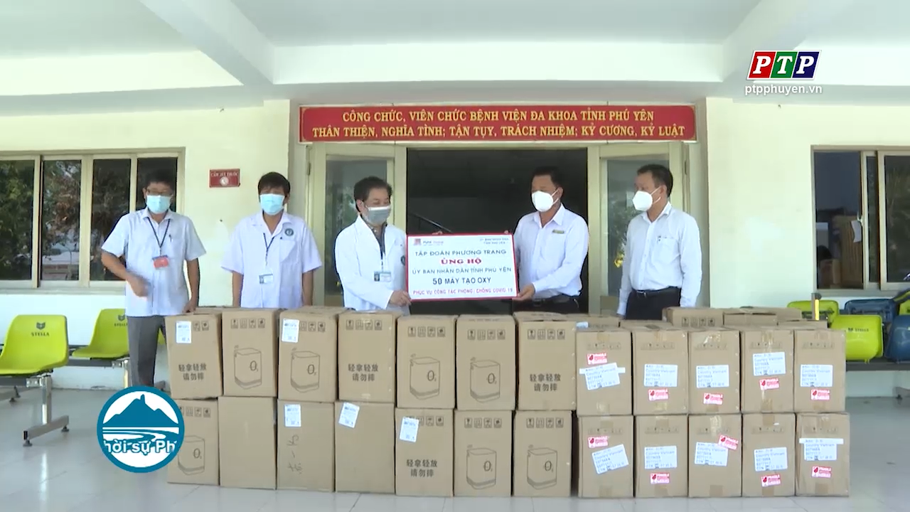 Phó Chủ tịch UBND tỉnh Đào Mỹ tiếp nhận máy tạo oxy phòng, chống dịch Covid-19 từ Tập đoàn Phương Trang