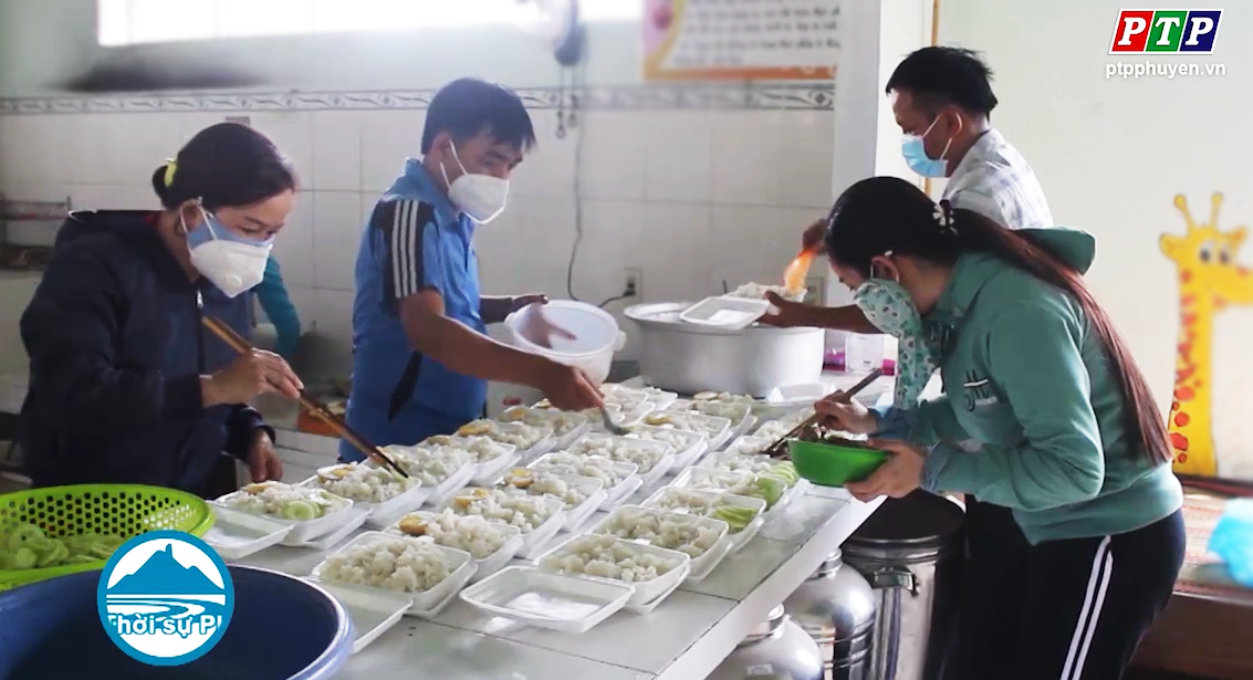 Ấm lòng những bếp ăn thiện nguyện ở huyện miền núi