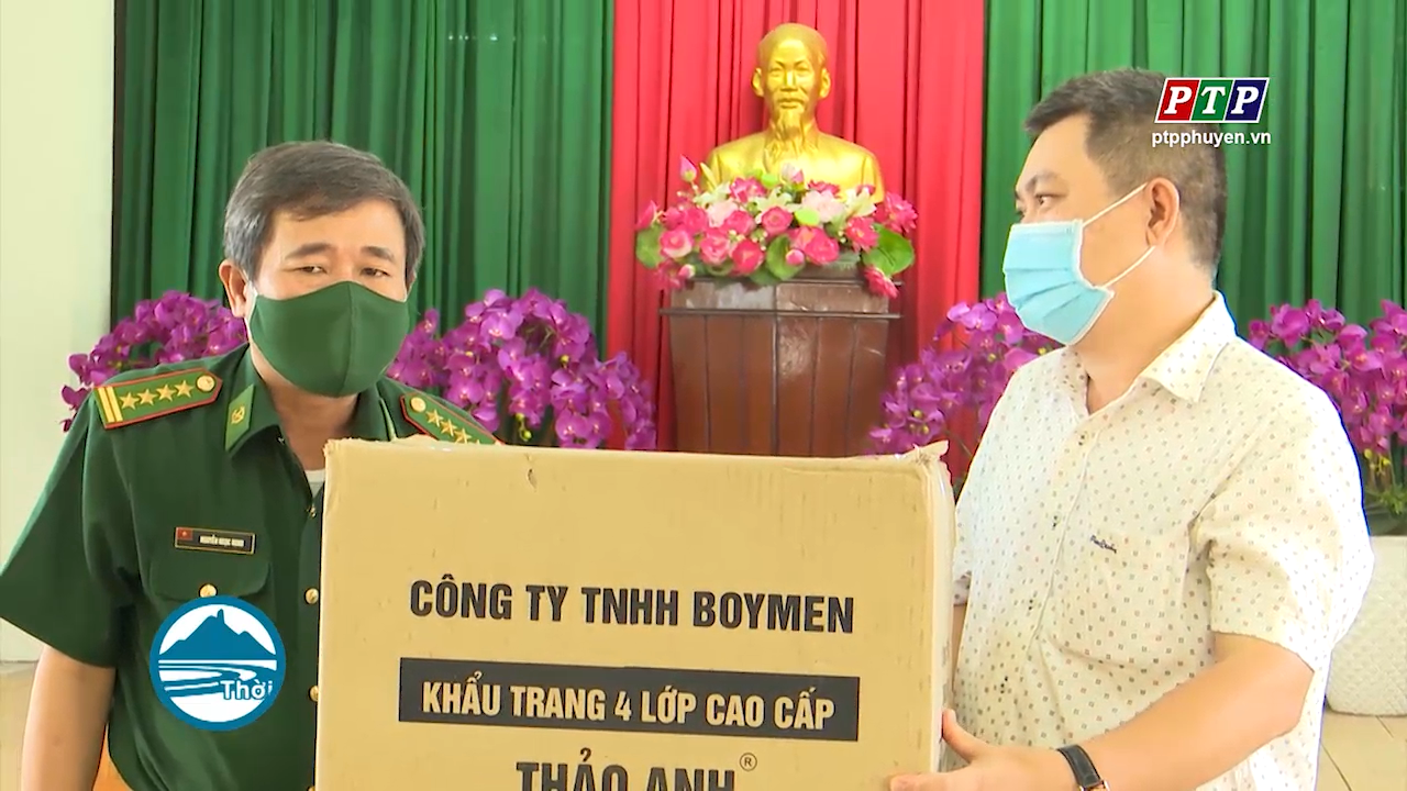 BĐBP tặng khẩu trang cho các địa phương trong tỉnh