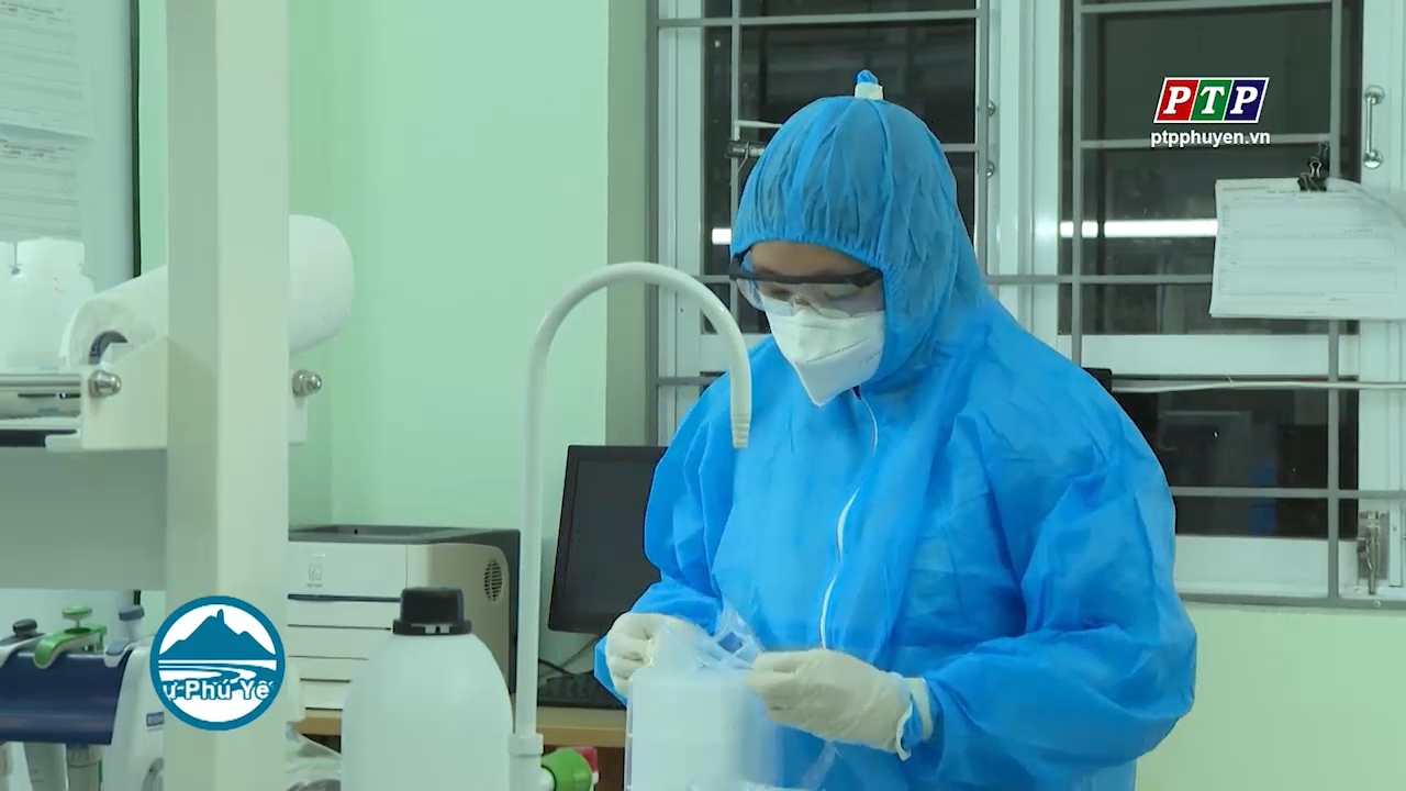 Bên trong phòng xét nghiệm SARS-CoV-2