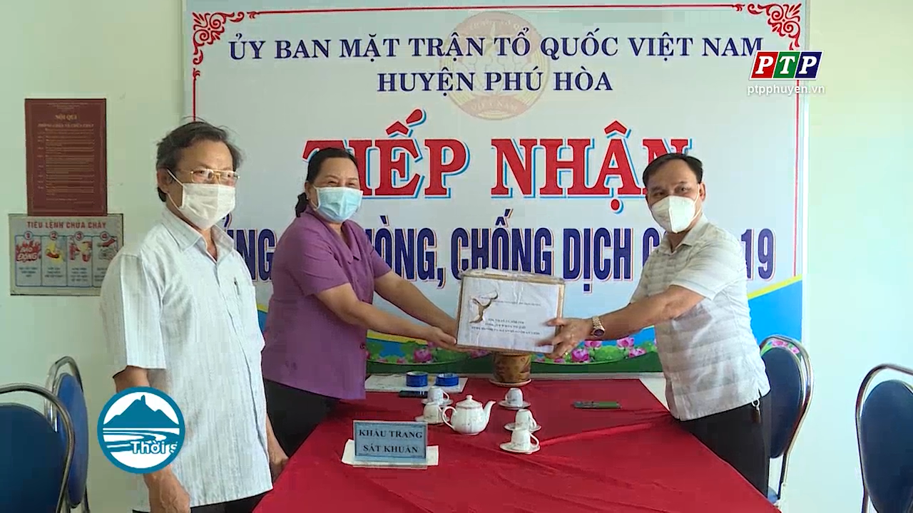 Chủ tịch UBMTTQ VN tỉnh thăm, tặng quà hỗ trợ phòng, chống dịch tại huyện Phú Hòa
