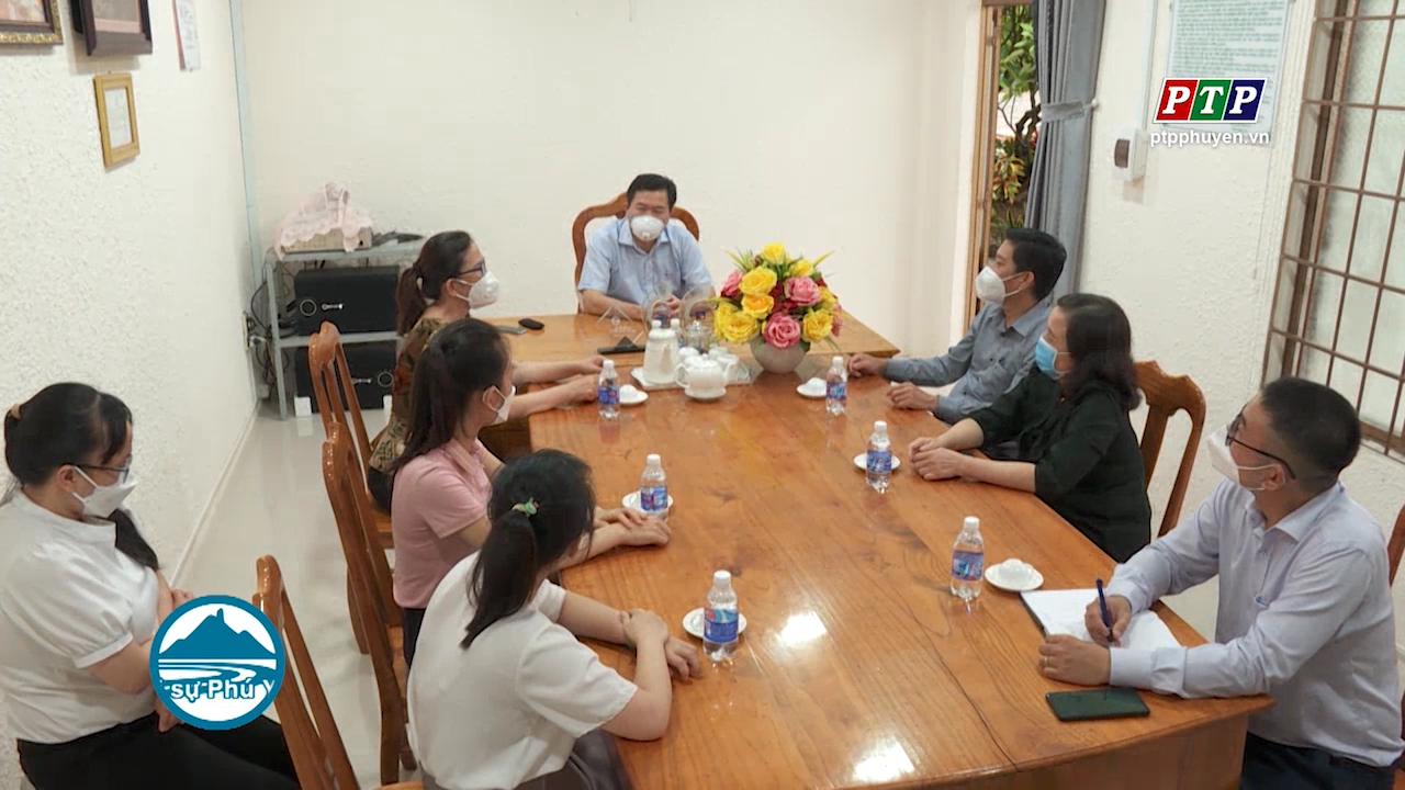 Chủ tịch UBND tỉnh Trần Hữu Thế thăm, động viên các doanh nghiệp tại các khu công nghiệp