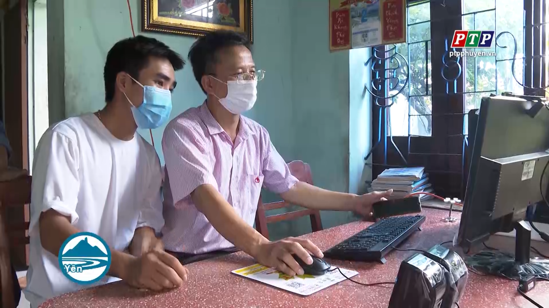 Tặng máy tính hỗ trợ học tập cho các Lá chưa lành