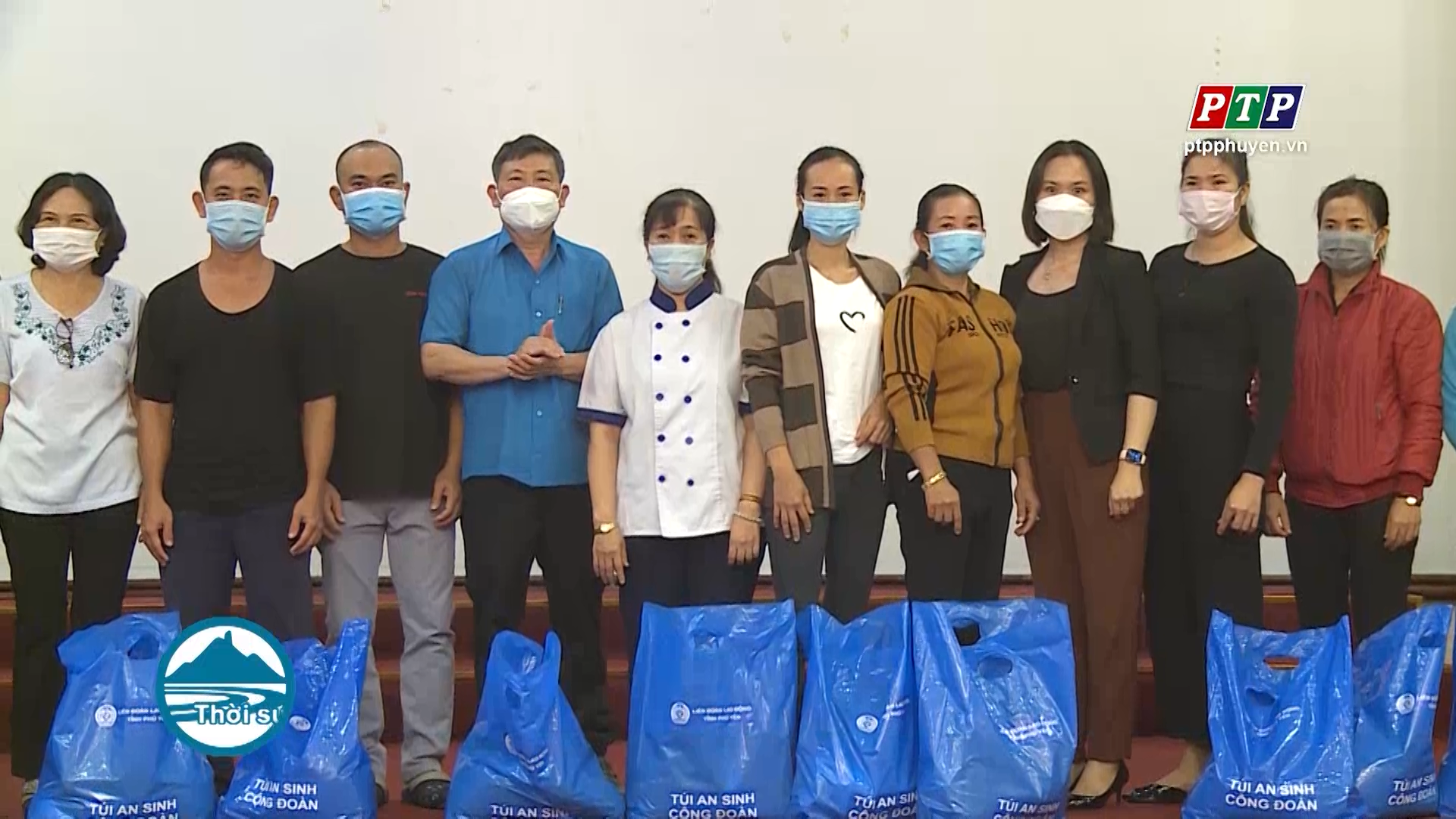 LĐLĐ tỉnh: trao tặng gói an sinh cho đoàn viên, người lao động