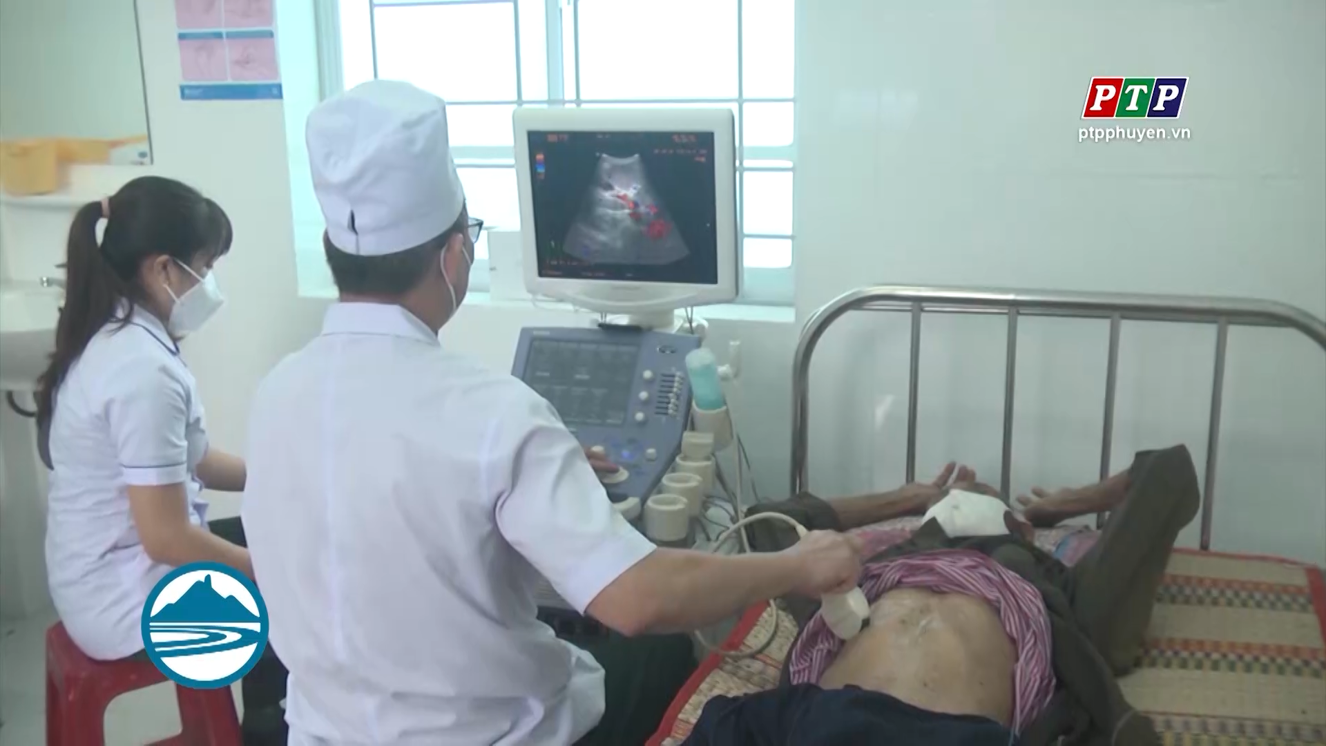 Nghĩa tình người thầy thuốc quân y