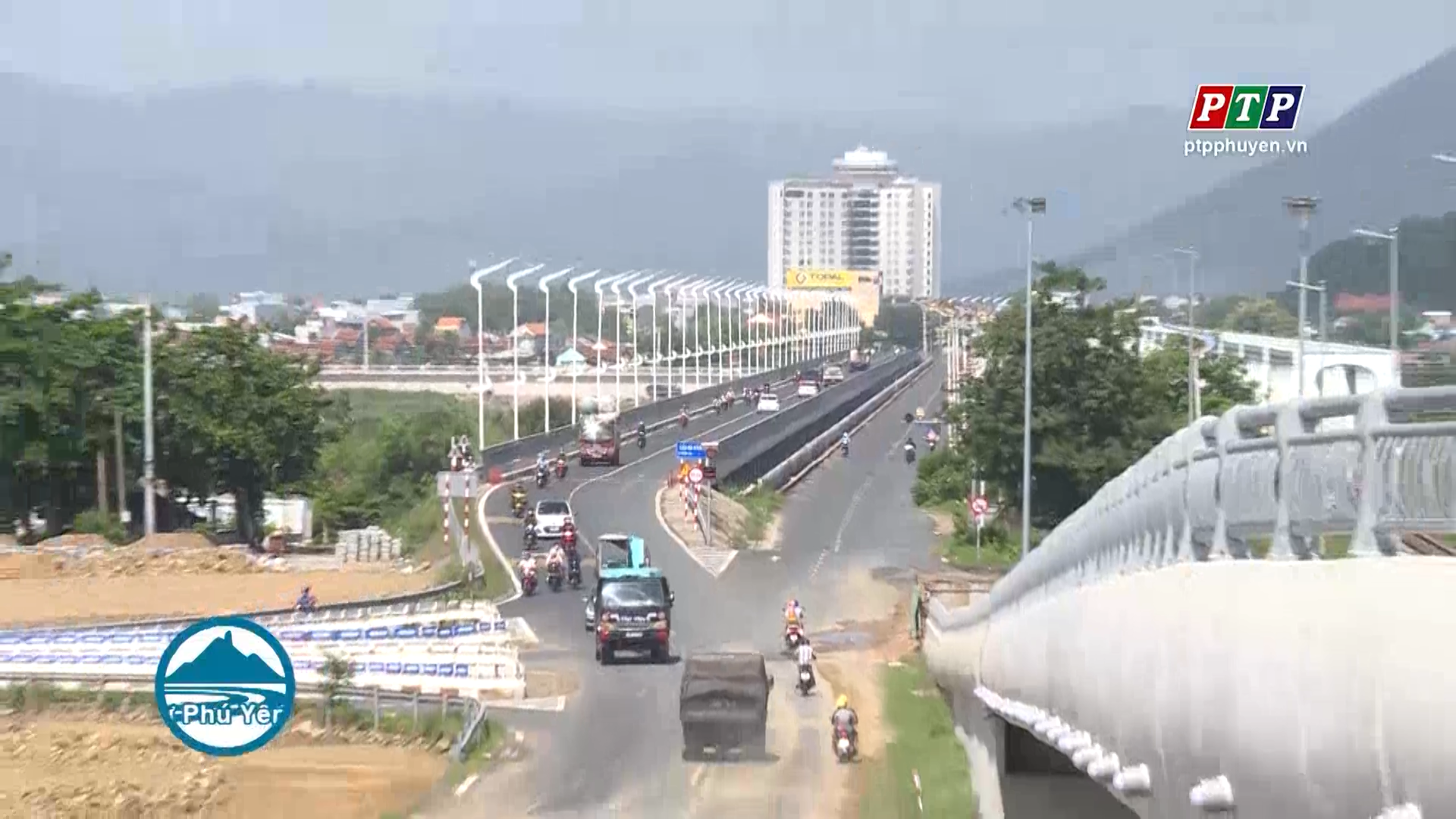 Cho phép lưu thông trên nút giao thông khác mức đường số 2 khu đô thị Nam thành phố Tuy Hòa - đường Nguyễn Văn Linh