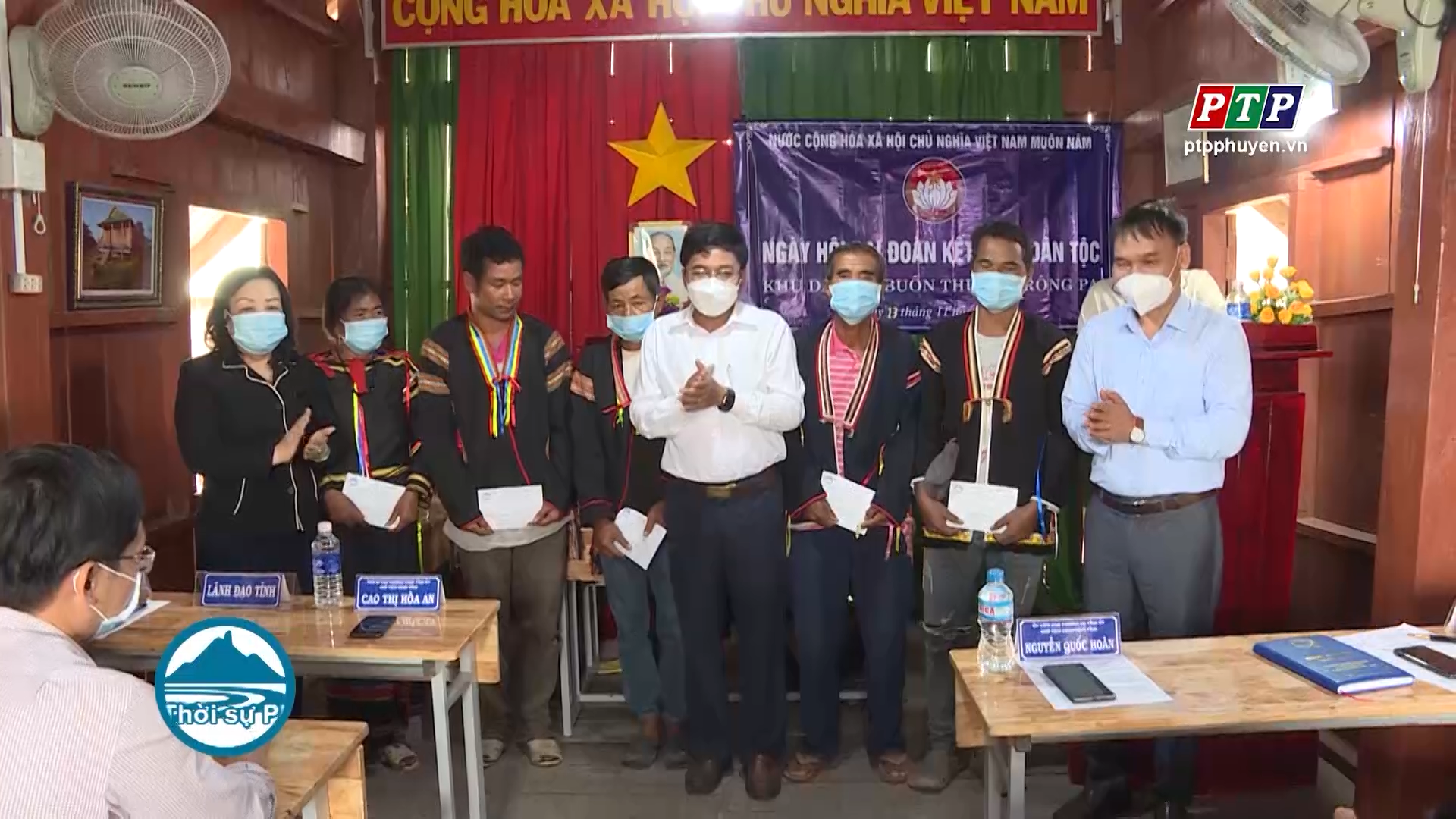 Phó Bí thư Thường trực Tỉnh ủy Cao Thị Hòa An tham dự ngày hội đại đoàn kết khu dân cư