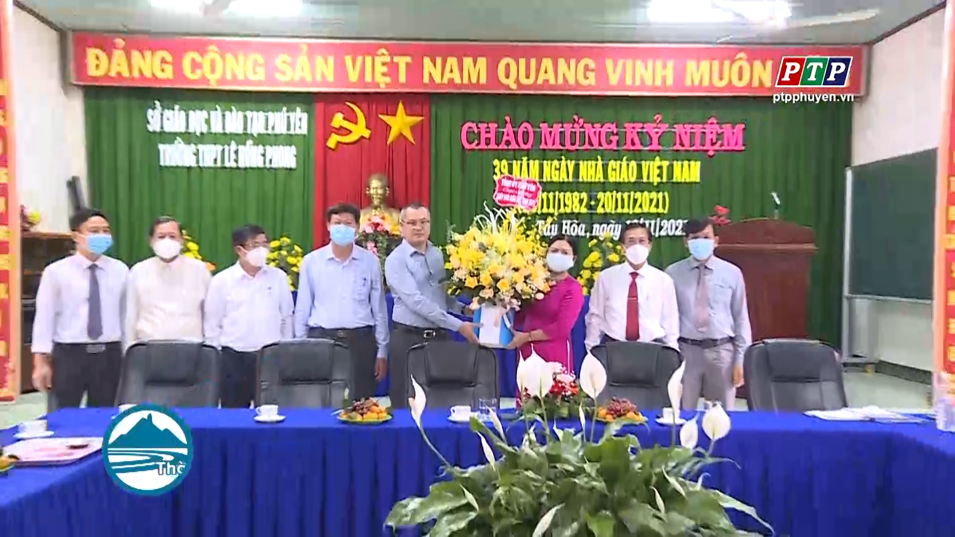 Bí thư Tỉnh ủy Phạm Đại Dương thăm, chúc mừng thầy, cô giáo