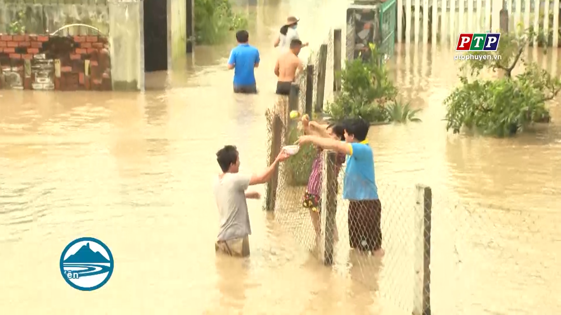 Hỗ trợ người dân chủ động ứng phó lũ lụt