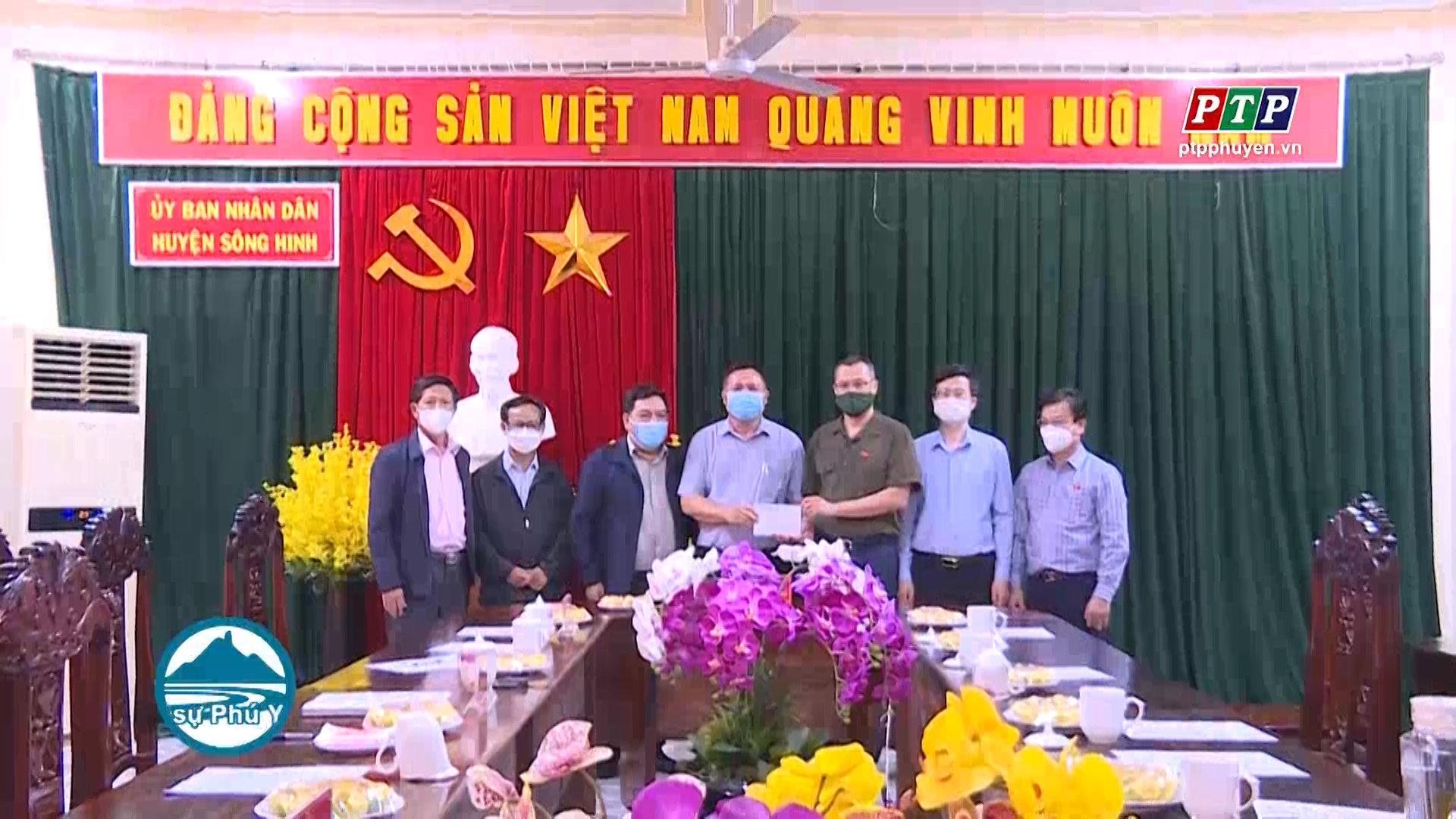Đoàn ĐBQH tỉnh: Thăm, tặng quà hỗ trợ các địa phương và các gia đình có người bị nạn do mưa lũ