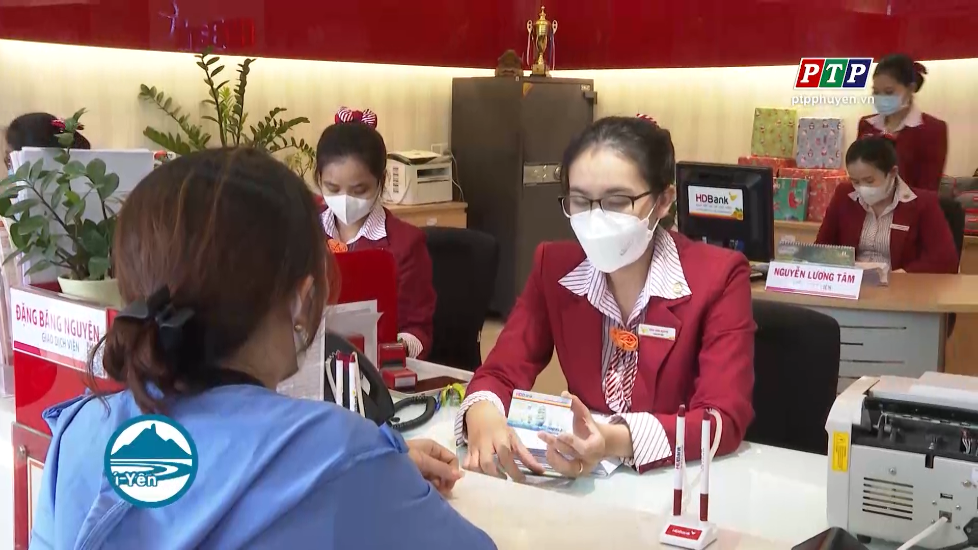 Ngân hàng đồng loạt đổi thẻ từ ATM sang thẻ chip