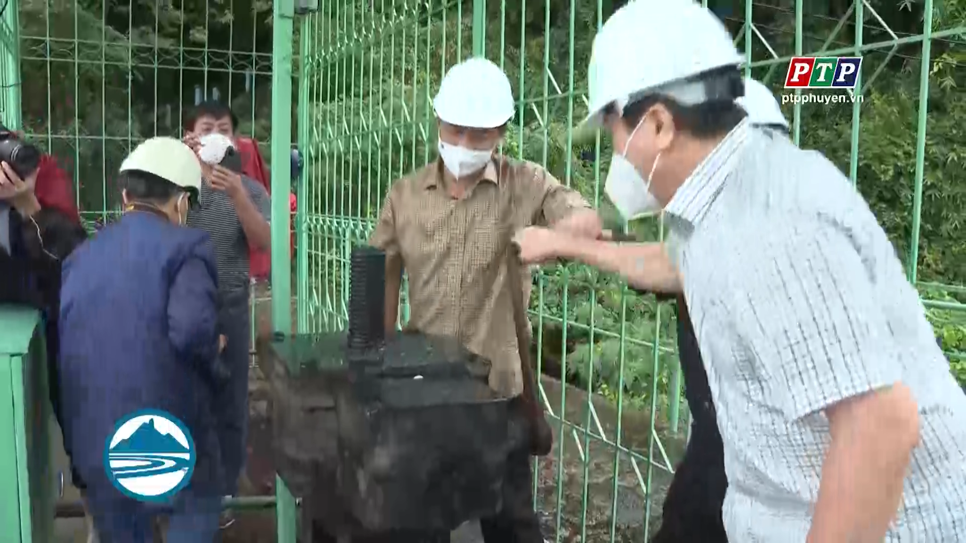 Mở nước đập Đồng Cam phục vụ sản xuất lúa Đông Xuân