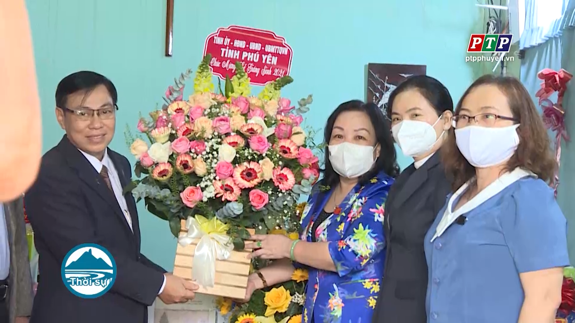 Phó Bí thư Thường trực Tỉnh ủy thăm, chúc mừng Giáng sinh