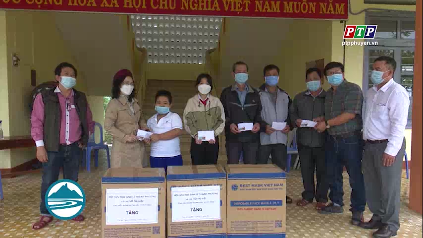 Tuy An: tặng quà học sinh dương tính với Sars - CoV - 2 đã được điều trị khỏi