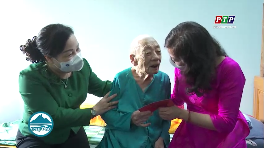 Phó Bí thư thường trực Tỉnh ủy Cao Thị Hòa An thăm, tặng quà Tết Trung tâm bảo trợ và nuôi dưỡng người có công tỉnh và Công ty CP Môi trường Đô thị Phú Yên