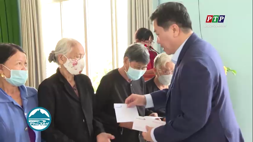 Chủ tịch UBND tỉnh Trần Hữu Thế dâng hương Nhà thờ Bác Hồ và thăm, chúc Tết tại các địa phương