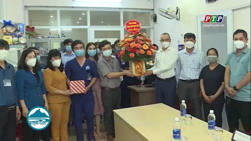 Bí thư tỉnh ủy Phạm Đại Dương thăm, chúc mừng các đơn vị y tế  trên địa bàn tỉnh