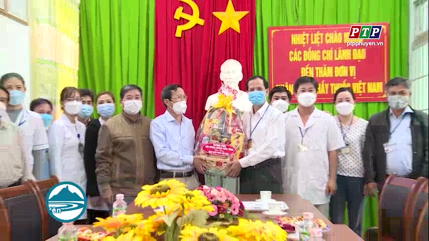 Lãnh đạo HĐND tỉnh thăm, tặng quà ngày thầy thuốc Việt Nam 27/2