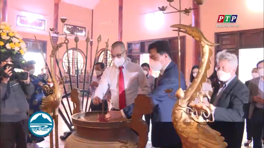 Dâng hương tưởng niệm Danh nhân Lương Văn Chánh