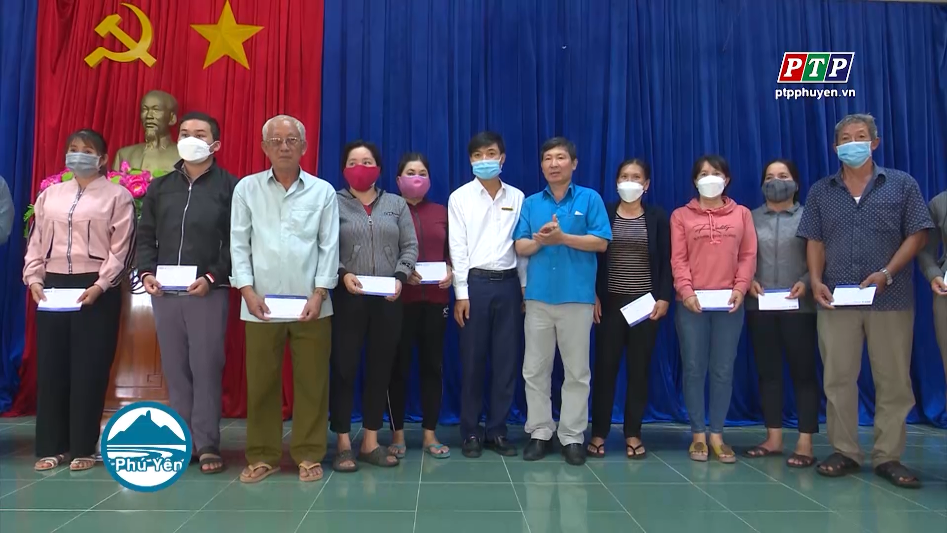 Tuy An: Khám sức khỏe và tặng quà cho đoàn viên công đoàn ngoài quốc doanh