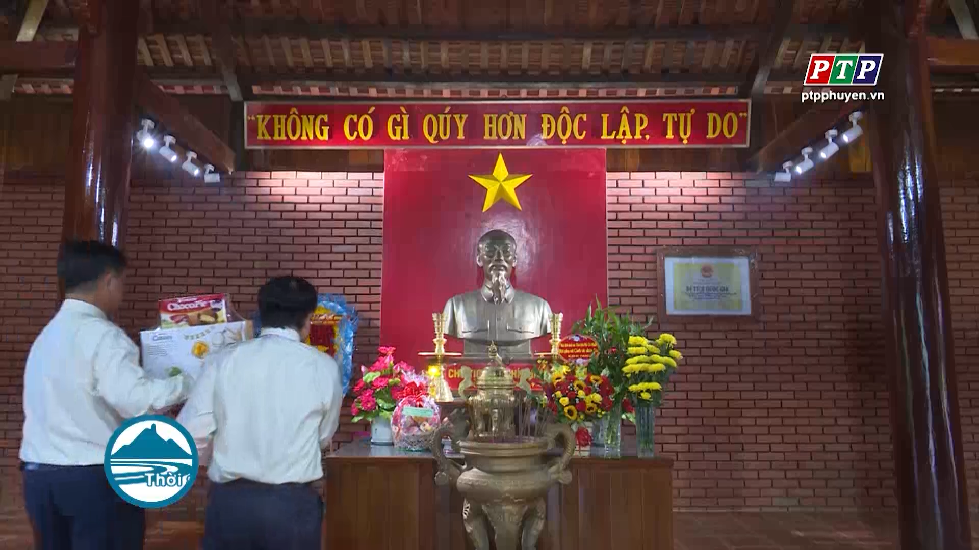 Tuy An: Dâng hương, báo công tại Nhà thờ Bác Hồ