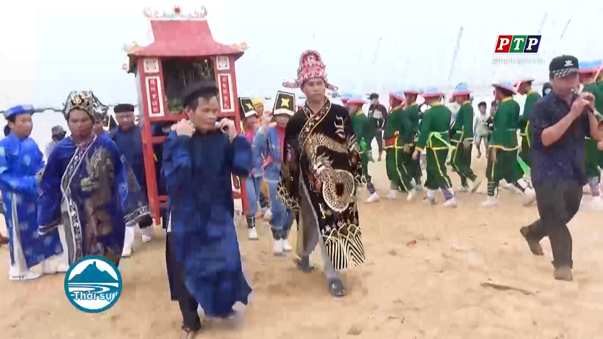 Khai hội cầu ngư lạch Long Thủy