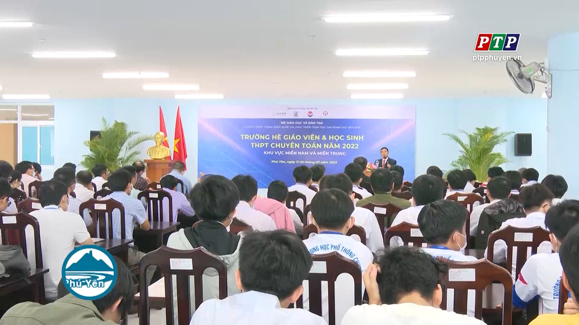 Khai mạc 