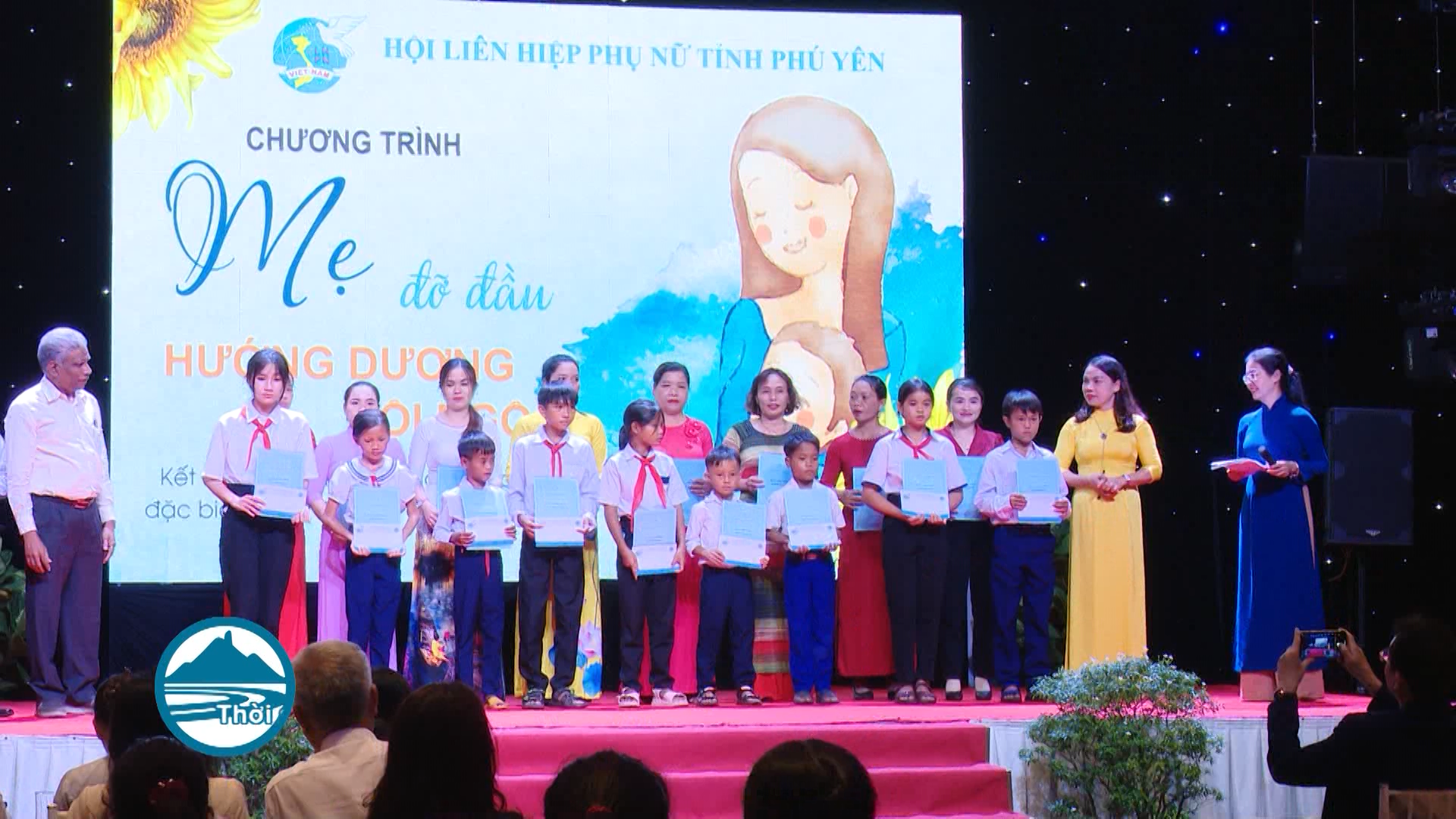 Ấm áp chương trình Mẹ đỡ đầu- Hướng dương hội ngộ