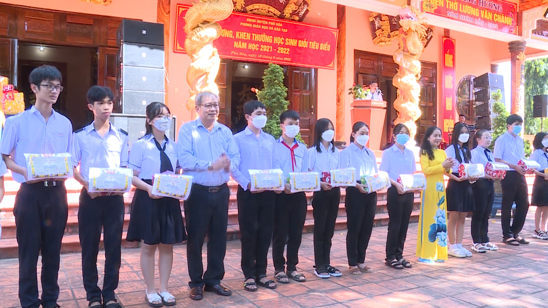 Phú Hòa: tuyên dương 196 học sinh giỏi tiêu biểu năm học 2021 – 2022